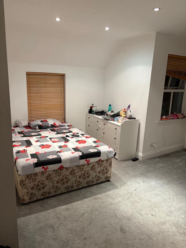 King size room available in sharing  Main Photo