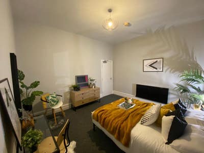 All Bills Included - Must View **Ensuite Double** Main Photo
