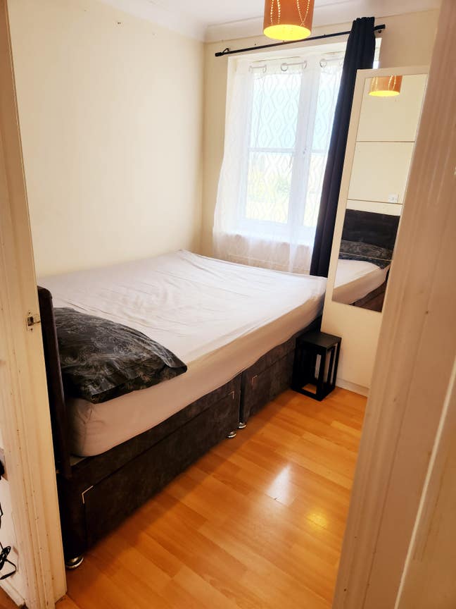 Spacious double room for rent  Main Photo