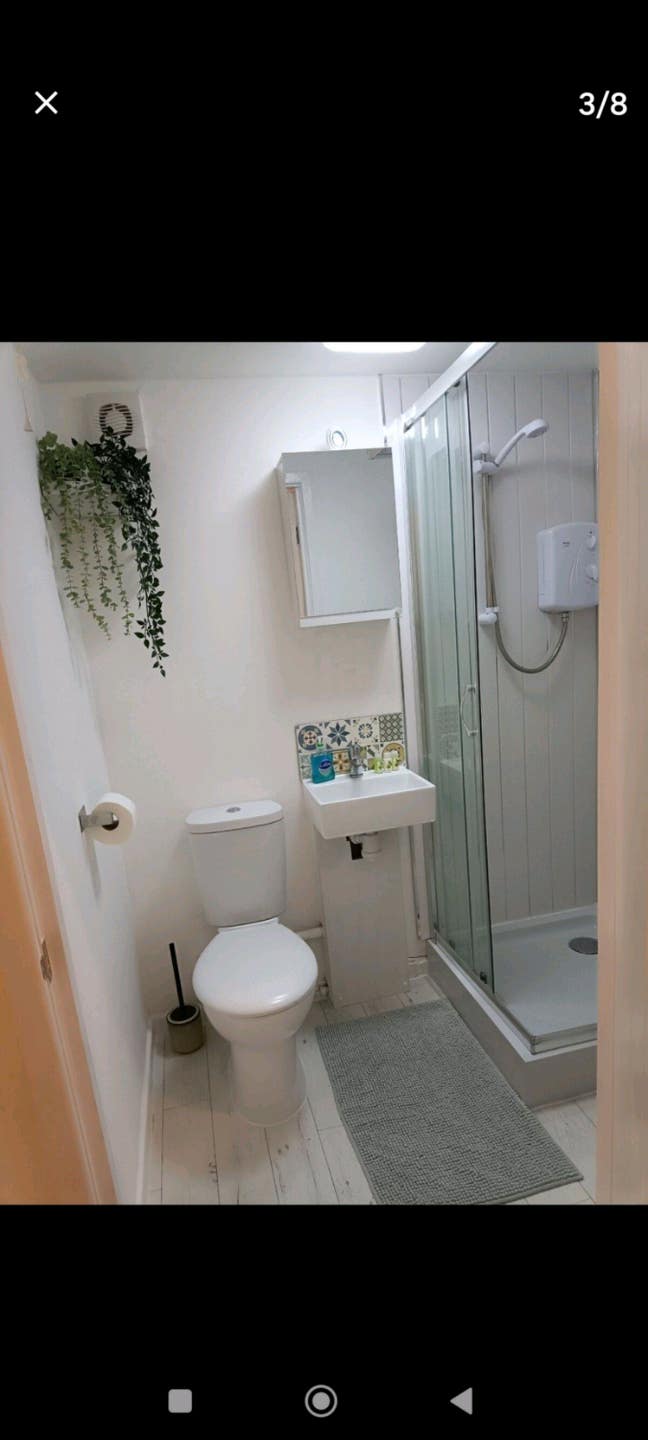 Private Living Room Area, Double Bed and Ensuite  Main Photo