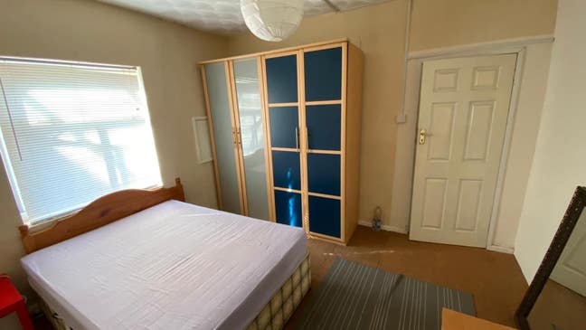 Spacious rooms, walking to town centre Main Photo