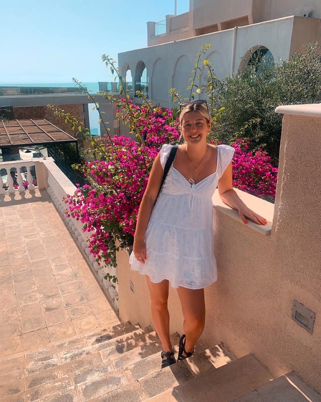 Professional Female (29) Seeking Double Room Main Photo