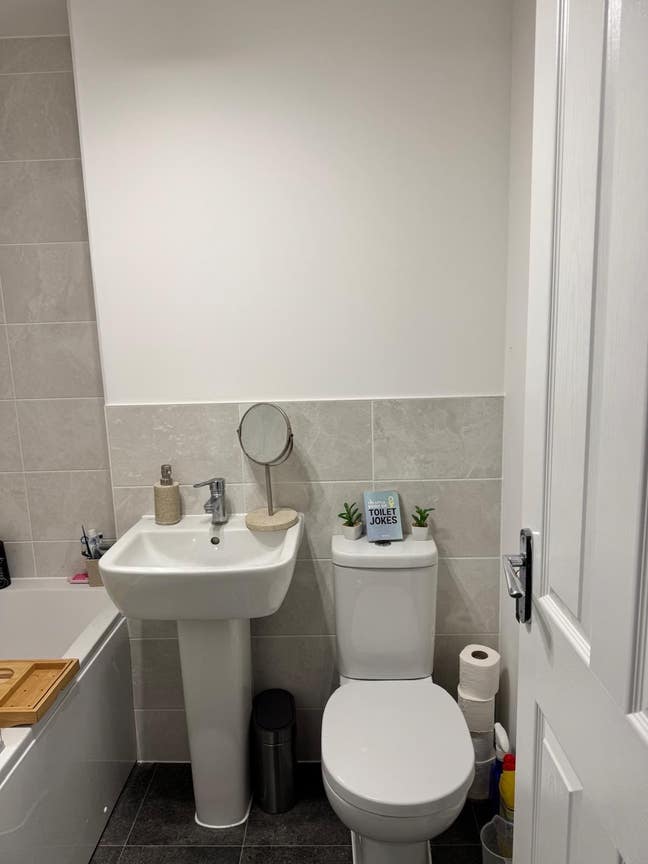 Room Available in 3 Bedroom House Main Photo