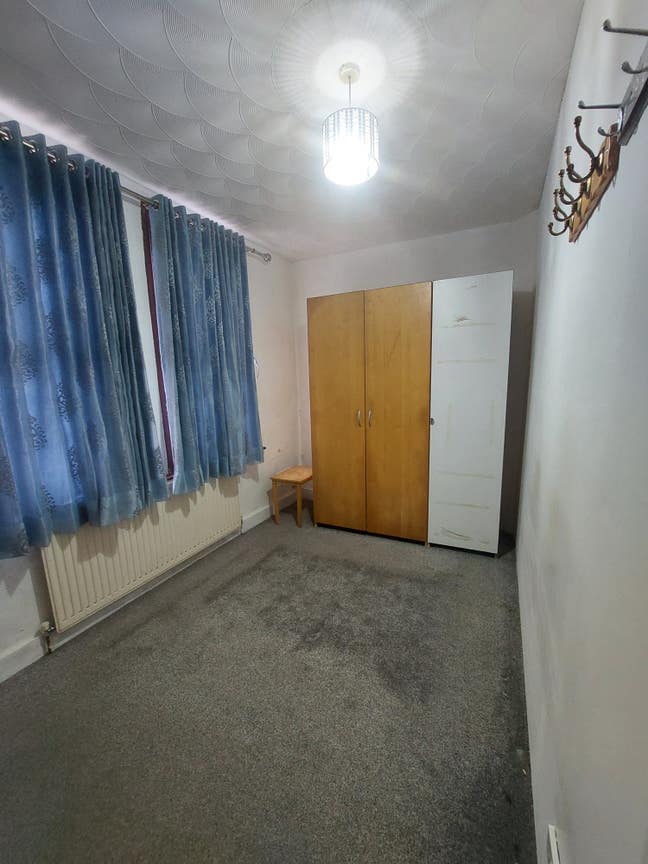 1 medium size double rooms on feltham high street Main Photo