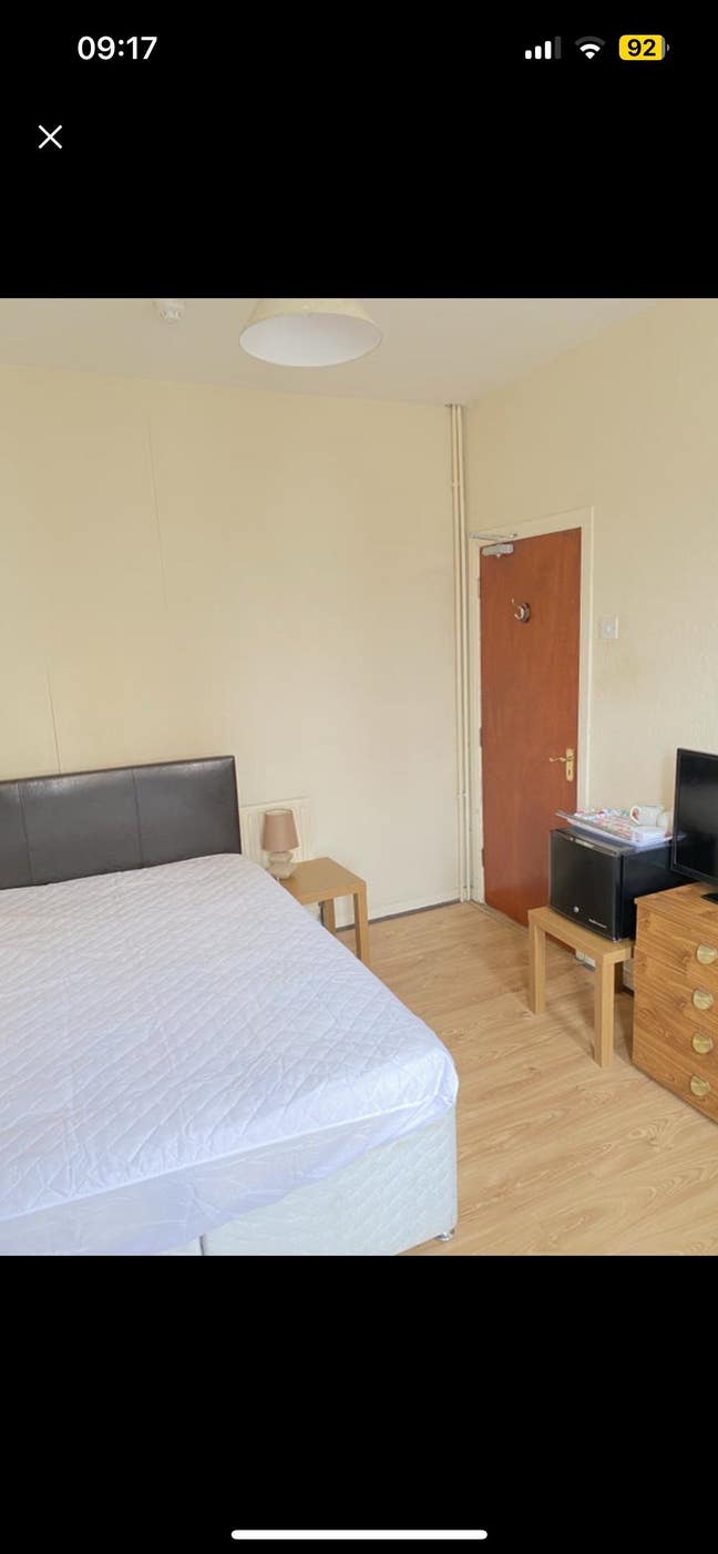 BT6 D/Room 450  ,  Wifi ,tea / coffee facilities  Main Photo
