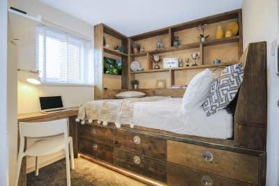 Lovely Double Room - Close to 24 hour bus Crawley Main Photo