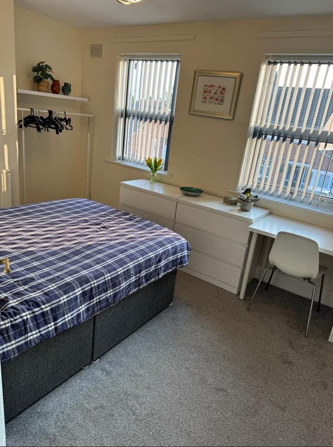 Large, furnished,  double room in spacious house Main Photo