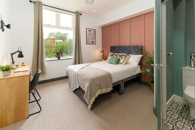 Stunning En-Suite Studio Rooms in Bury - BILLS INC Main Photo