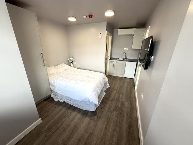 Brand New Ensuite Double Rooms with Kitchonette Main Photo