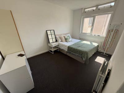 Luxurious 4-Bed in the Heart of Clapham–Bill Incl. Main Photo