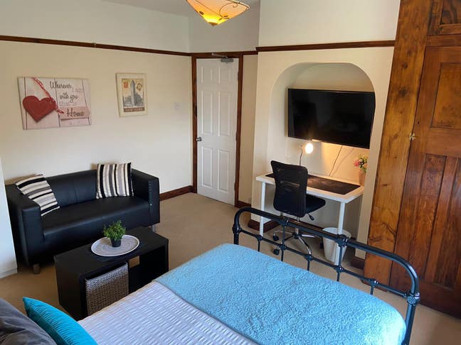 Room in Pewley Way - Near Town Centre Main Photo