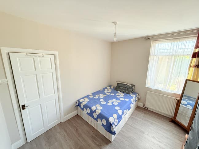 Room to rent in Abbey  wood for Female  Main Photo