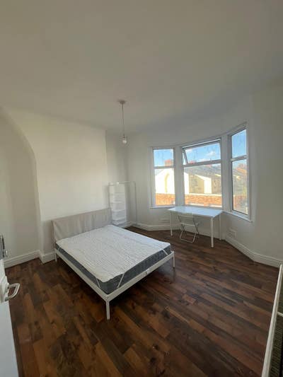 Low Deposit Option!-Comfy Single Room in Bootle Main Photo