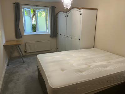 Spacious double room central Southampton. Main Photo