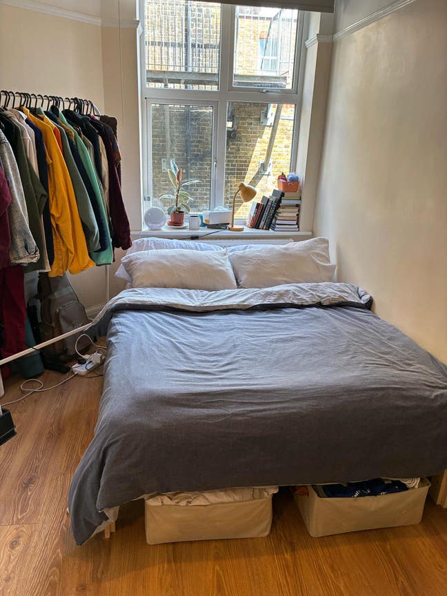 One unfurnished room in peaceful & calm flat Main Photo