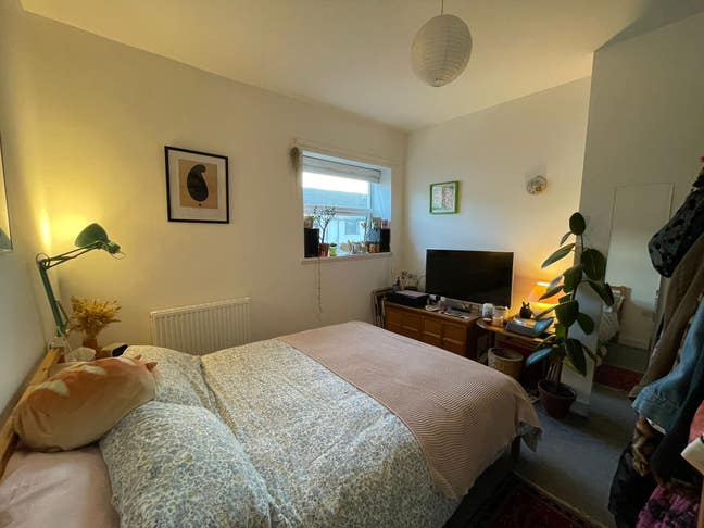 Double room in friendly professional house share  Main Photo