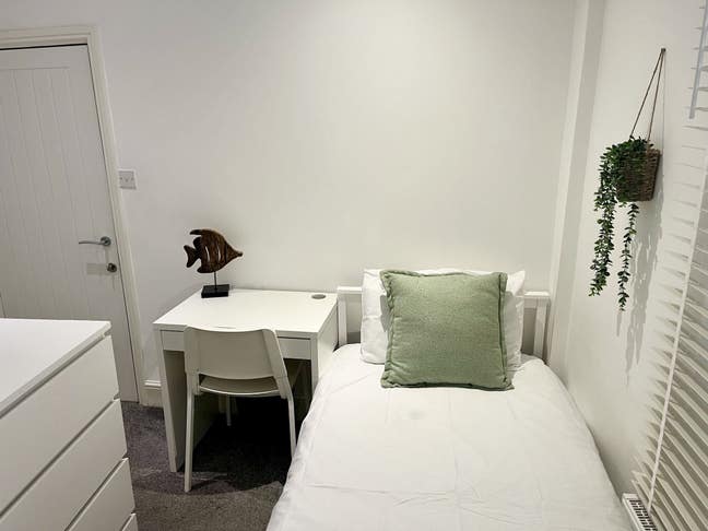 Modern Single En-suite room - City Centre *CB1  Main Photo