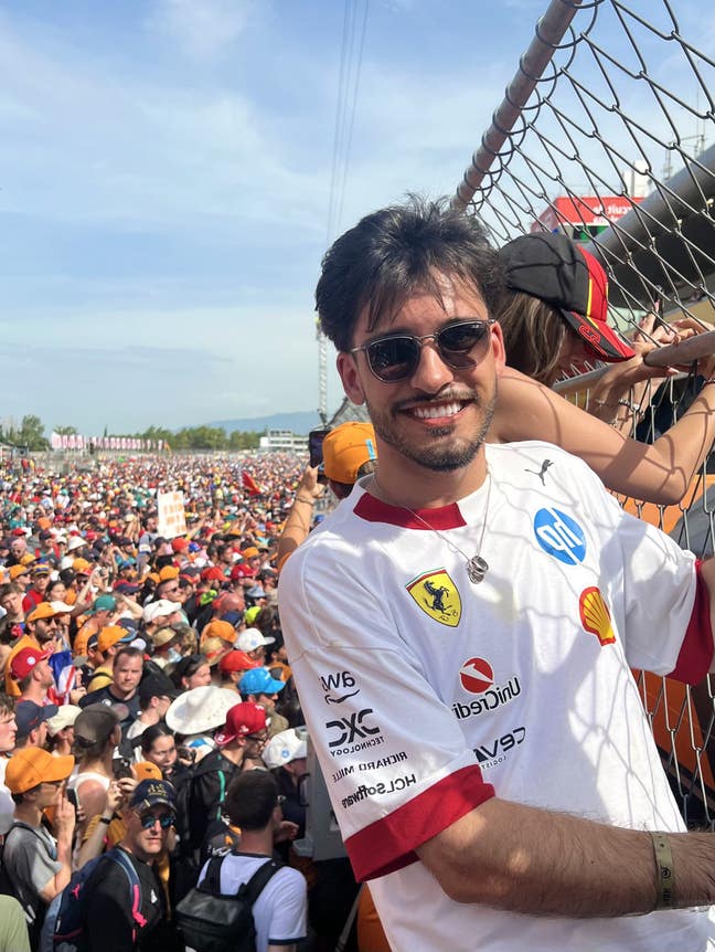 Looking for young prof. houseshare or buddy up Main Photo