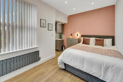 ✨Studio room with full kitchen and en-suite✨ Main Photo