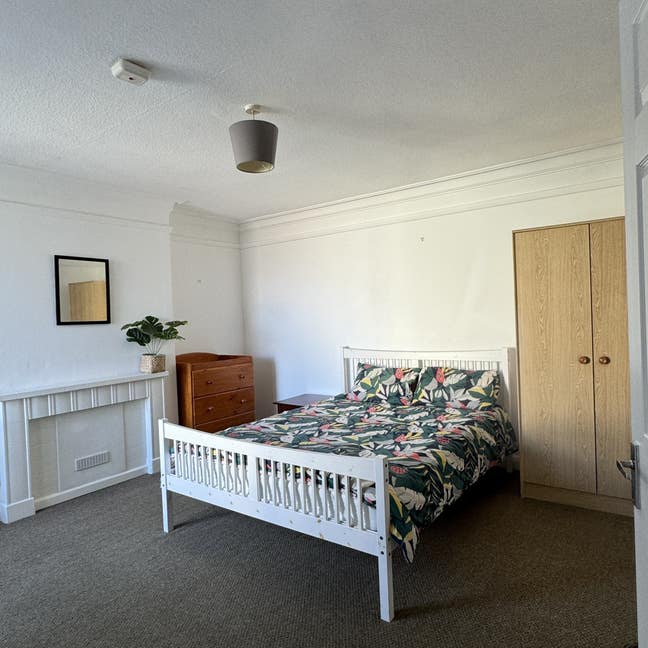 A Great Sized Double Rooms in a 3 bed Shared Flat Main Photo
