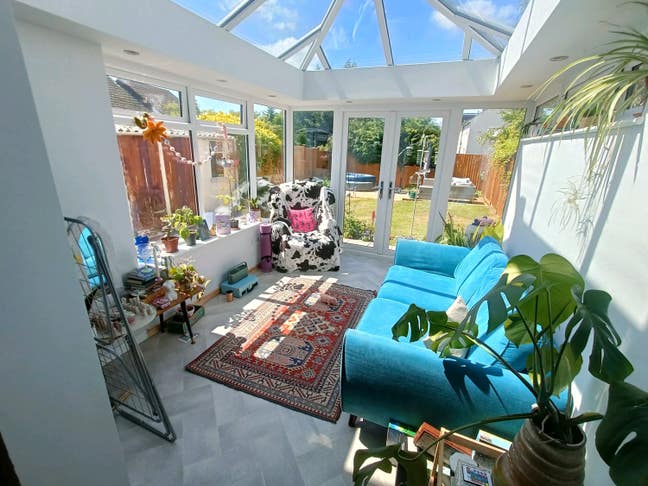 Double room in chill house Main Photo