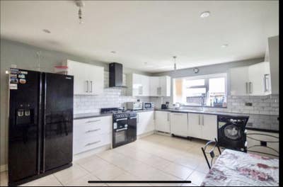 Ensuite rooms close to RDH Main Photo