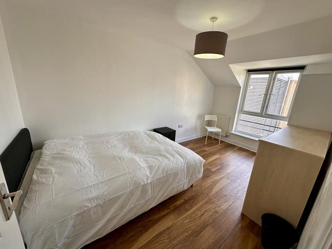 Single Room Available In Shared House Main Photo