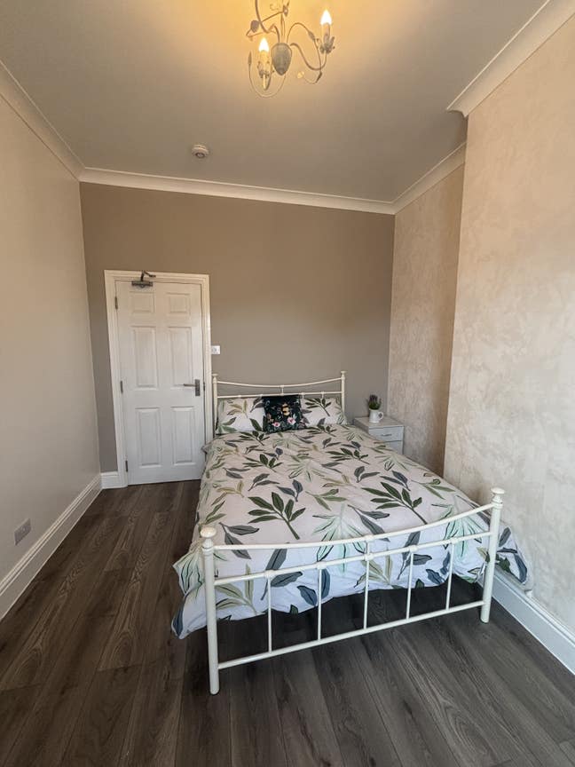  Lovely room  in  DL3.  Corporation Road.  Main Photo