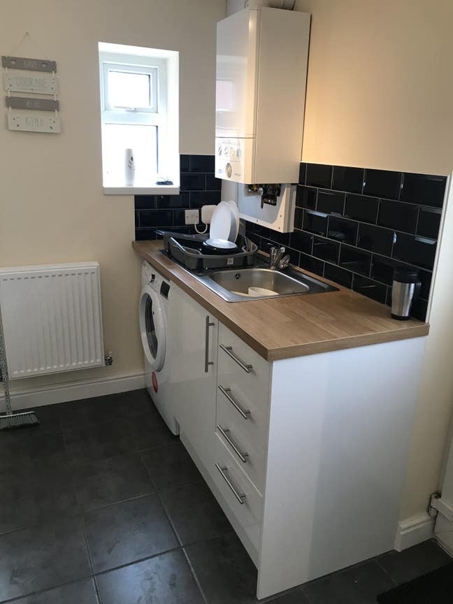 🌟 Spacious En-Suite Double | Stylish Shared Home Main Photo