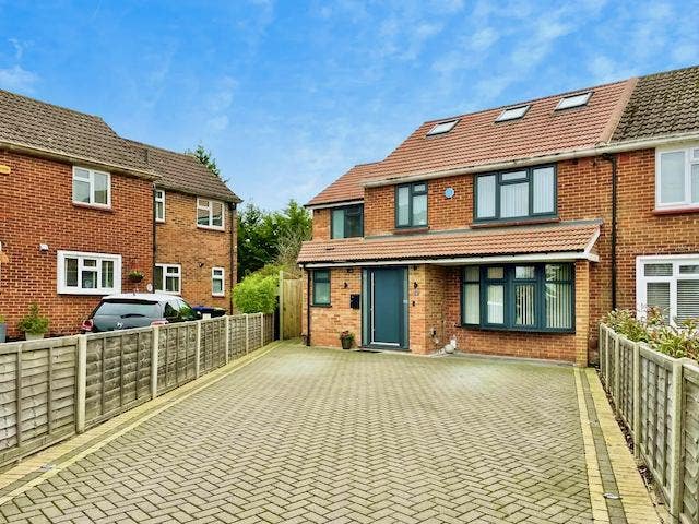 Executive Co-Living with 1 Double Room Available Main Photo