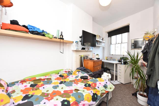 Student Room to Rent - Berkeley Crescent Main Photo