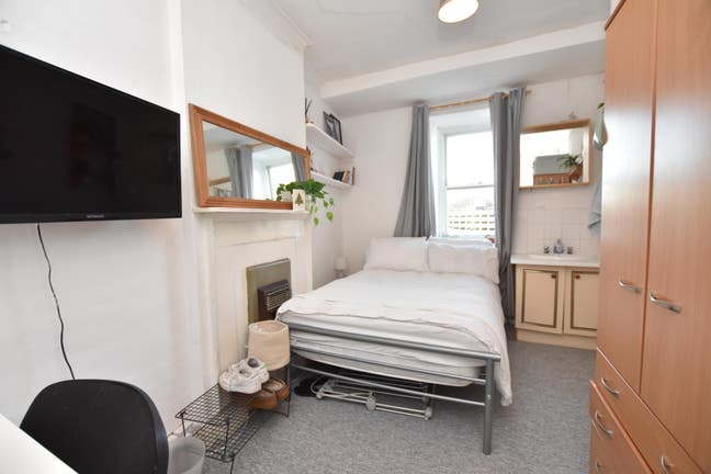 Student Room to Rent - Berkeley Crescent Main Photo