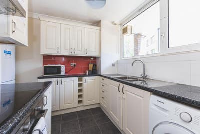 10 Min Walk to East Putney Station Main Photo