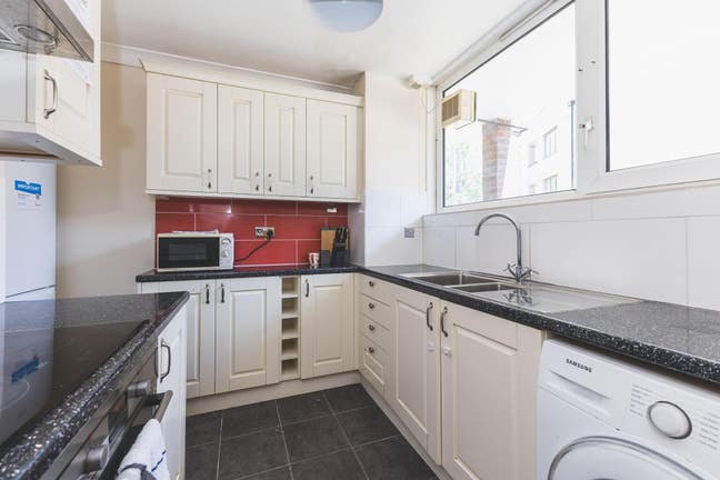 10 Min Walk to East Putney Station Main Photo