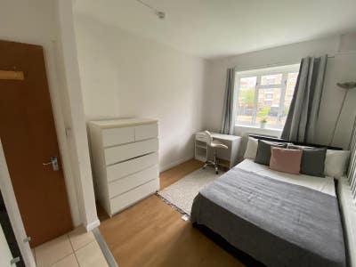 Two Cozy Double Room in Parsons Green Main Photo