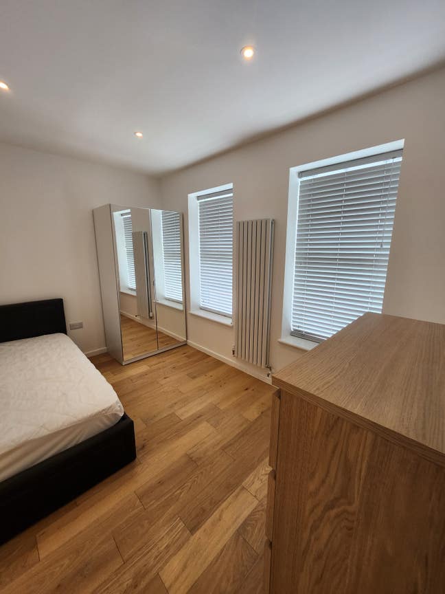 Purpose built shared house (385B/R) Main Photo