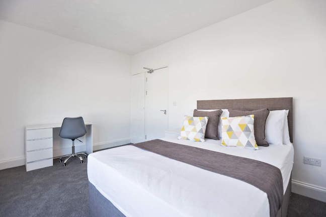 Shared house, furnished rooms (B/R) Main Photo