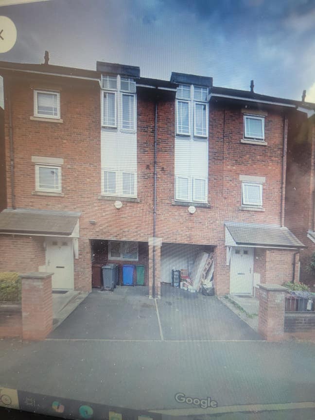 Furnished semi in Loreto Place for 4 to share Main Photo
