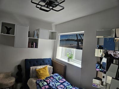 Beautiful modern room next to the train station Main Photo