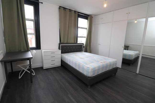 Modern Living with Garden-prime West Hampstead Main Photo