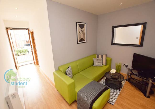 Professional Female Apartment - City Centre Main Photo
