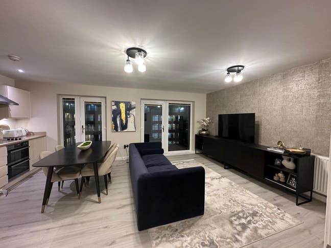 1 Bedroom En-suite Female - Romford - Furnished Main Photo