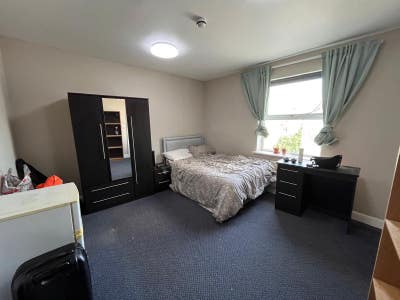 Double Bed Room with Ensuite Main Photo