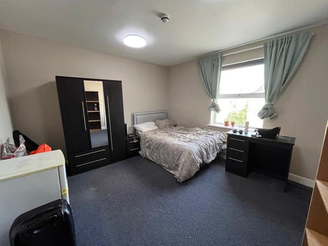 Double Bed Room with Ensuite Main Photo