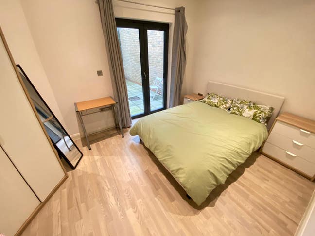 🏙️ Modern Double Room in Stylish E3 Flatshare  Main Photo