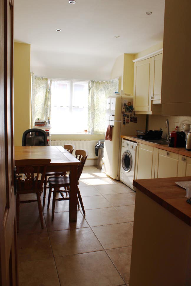 Room in spacious, central flat Main Photo