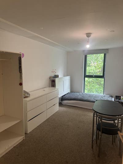 Spacious Double Room - Elephant  & Castle Station Main Photo