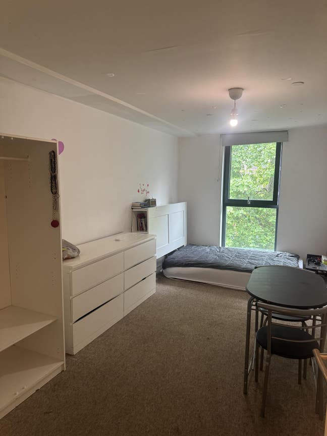 Spacious Double Room - Elephant  & Castle Station Main Photo