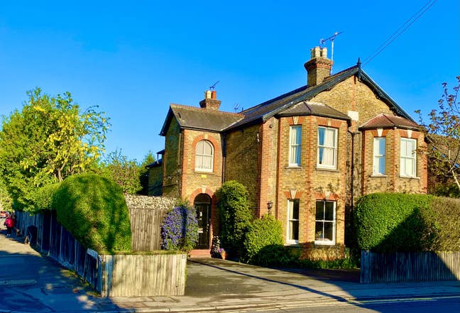 Weekday Let, Sunbury for professional/executive/IT Main Photo