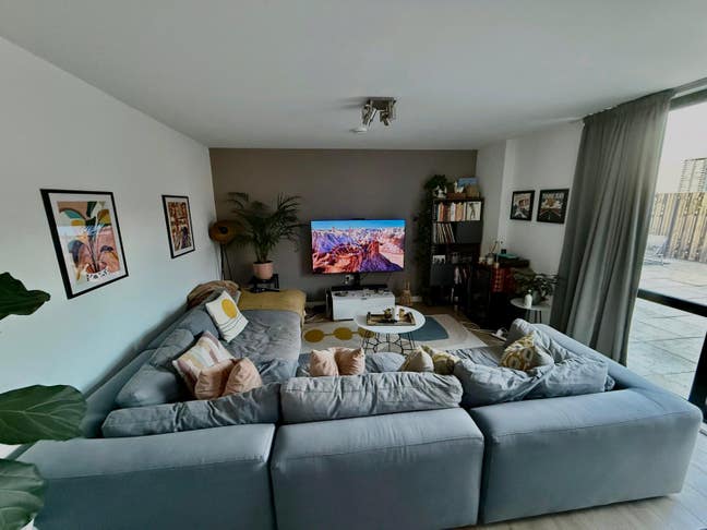Room in Top floor apartment with huge terrace Main Photo